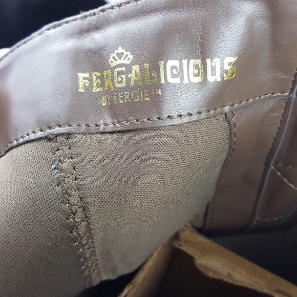 Fergalicious size 8m Brown faux suede zip-up boots - Picture 4 of 8